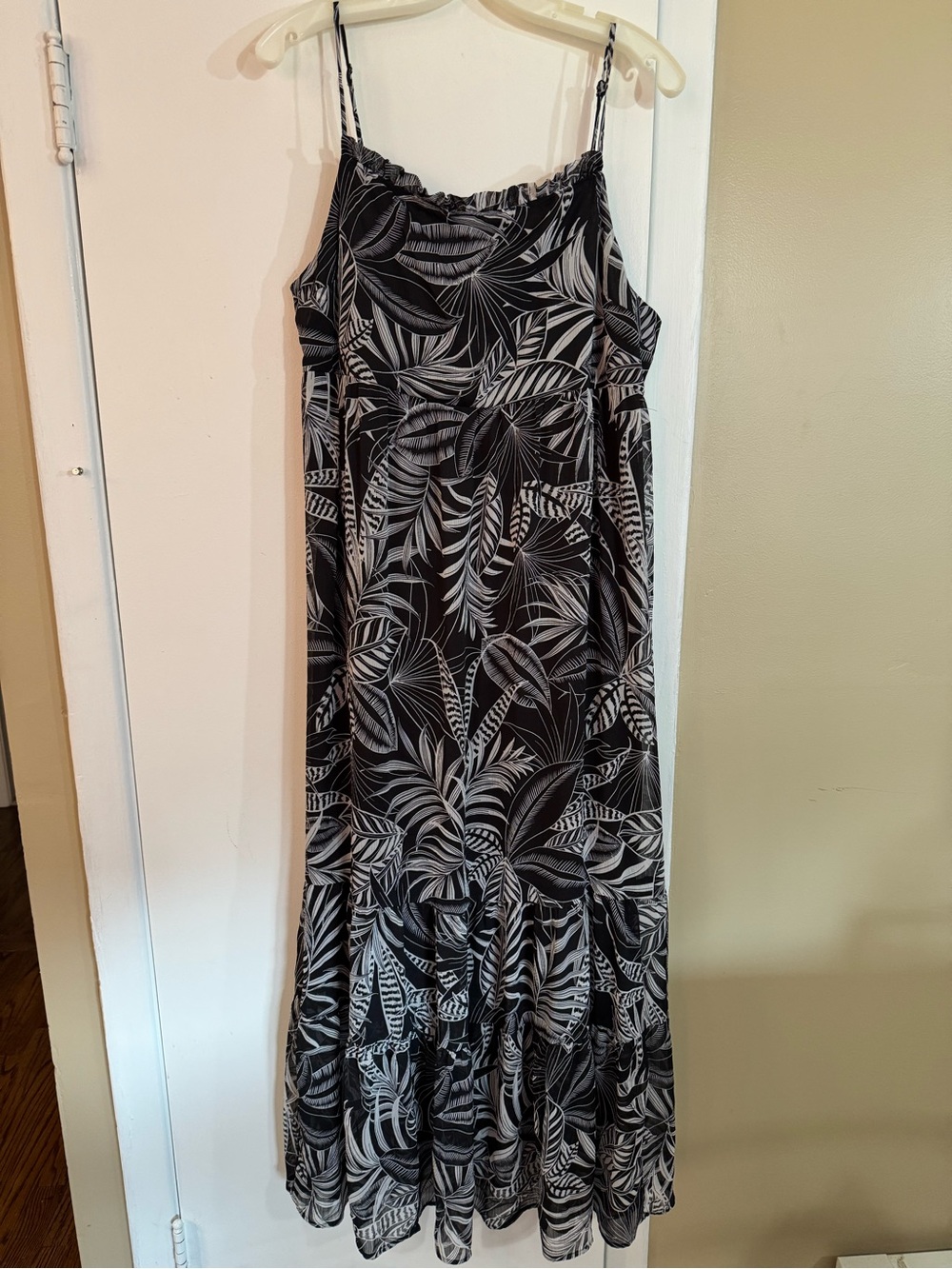 banana republic black and white maxi dress Tropical Print Color:Picture Color Black collection_boss babe 52 Regular inseam ASOS DESIGN halter ruffled